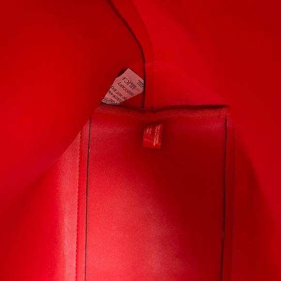 🌹 VICTORIA RED ROSE TOTE BAG - Picture 6 of 6